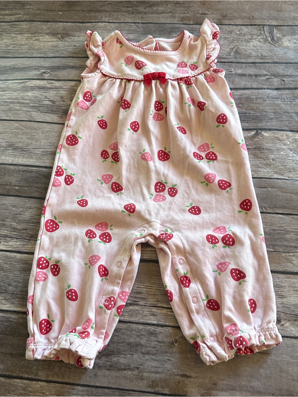 Gymboree strawberry romper fair super faint stains on chest 6/12